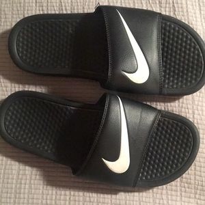 Nike sandals black and white tick LIKE NEW